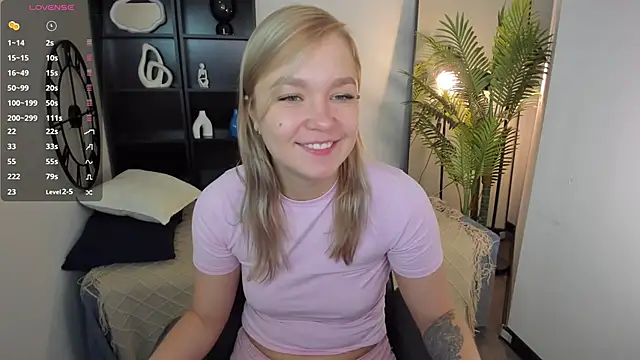 Snapshot of BellaDreamy chatting on November 18, 9:03 am BellaDreamy online show from November 18, 9:03 am