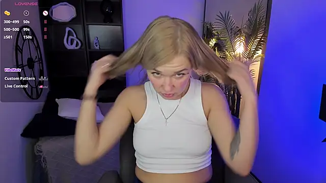 Snapshot of BellaDreamy chatting on December 2, 5:19 pm BellaDreamy online show from December 2, 5:19 pm