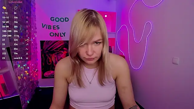 Snapshot of BellaDreamy chatting on February 25, 8:57 am BellaDreamy online show from February 25, 8:57 am