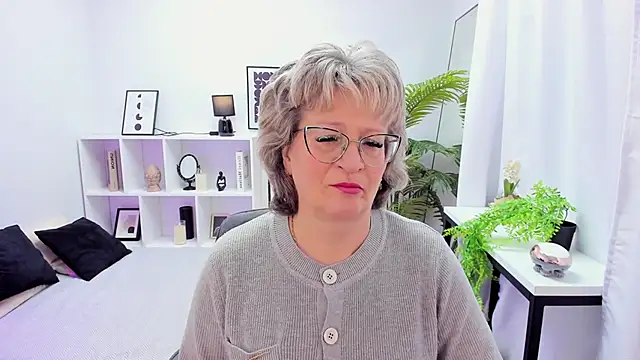 EvelynJoyful online show from November 21, 5:17 am