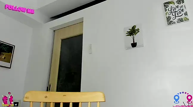 Snapshot of hottycrishina chatting on December 21, 9:04 pm hottycrishina online show from December 21, 9:04 pm