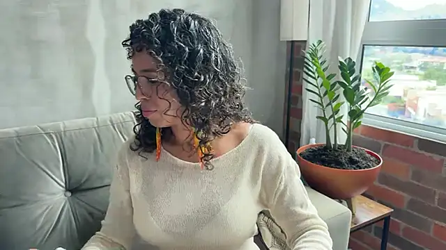 illaroom online show from February 24, 6:58 pm