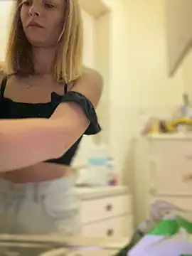 Snapshot of AnastasiaAniess chatting on March 10, 6:45 pm AnastasiaAniess online show from March 10, 6:45 pm