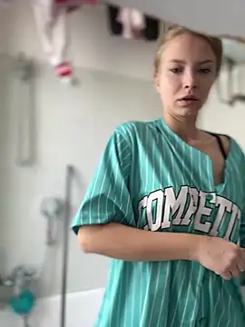 Snapshot of AnastasiaAniess chatting on March 13, 9:10 am AnastasiaAniess online show from March 13, 9:10 am