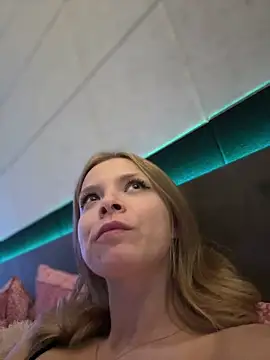 Snapshot of AnastasiaAniess chatting on March 17, 8:40 pm AnastasiaAniess online show from March 17, 8:40 pm