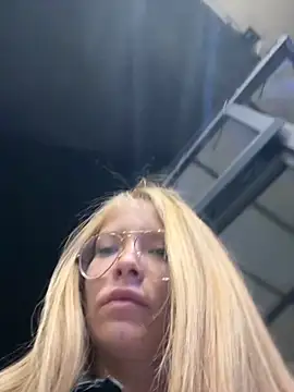 Snapshot of AnastasiaAniess chatting on September 28, 8:47 pm AnastasiaAniess online show from September 28, 8:47 pm