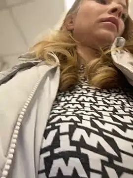 Snapshot of AnastasiaAniess chatting on October 17, 6:54 pm AnastasiaAniess online show from October 17, 6:54 pm