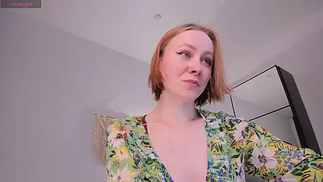 Snapshot of LilianKroft chatting on May 7, 11:59 am LilianKroft online show from May 7, 11:59 am