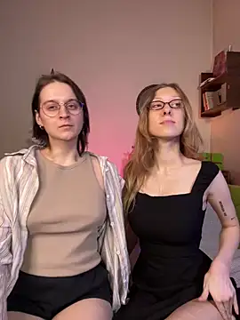 Snapshot of Jitoon_Exe chatting on December 18, 5:10 pm Jitoon Exe online show from December 18, 5:10 pm