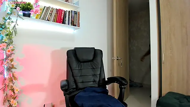 Snapshot of ALLMECANDY chatting on December 5, 8:22 am ALLMECANDY online show from December 5, 8:22 am