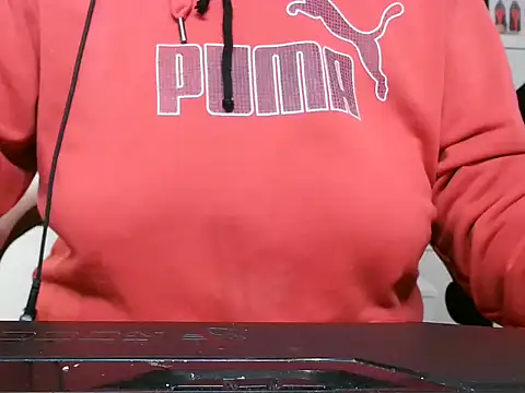 Snapshot of heidi60 chatting on December 12, 10:56 am heidi60 online show from December 12, 10:56 am