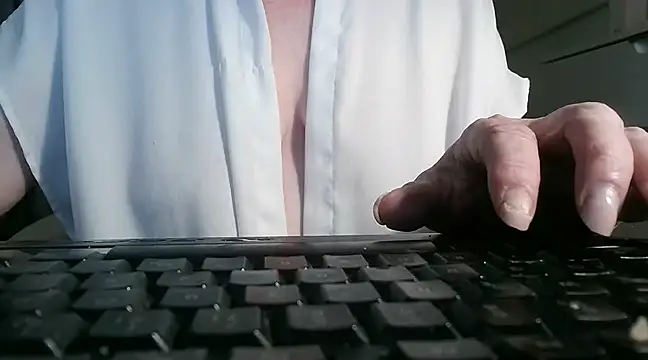 Snapshot of heidi60 chatting on February 16, 2:32 pm heidi60 online show from February 16, 2:32 pm