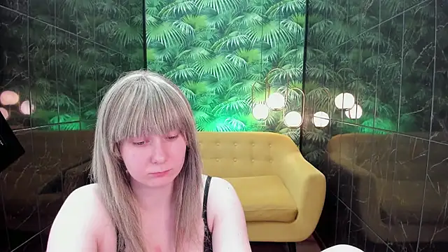 Snapshot of AlanaDreamy chatting on January 12, 6:49 am AlanaDreamy online show from January 12, 6:49 am