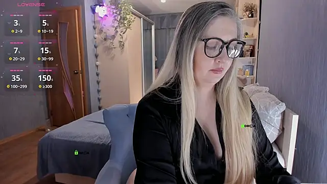 Snapshot of SweetLanna chatting on December 24, 6:33 am SweetLanna online show from December 24, 6:33 am