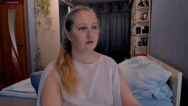 Snapshot of SweetLanna chatting on April 1, 8:39 pm SweetLanna online show from April 1, 8:39 pm