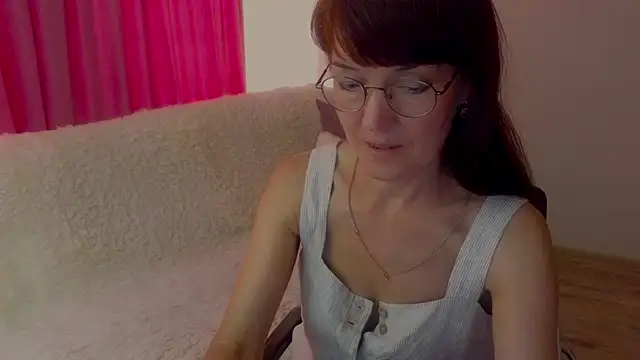 Snapshot of Fritha chatting on June 14, 2:24 am Fritha online show from June 14, 2:24 am
