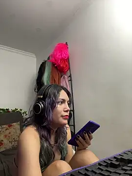 Snapshot of VaioletUwU chatting on April 13, 2:50 am VaioletUwU online show from April 13, 2:50 am