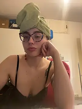 ladyturtle online show from April 26, 9:12 pm