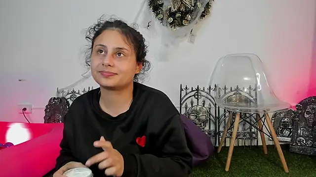 AbbyTaylorr online show from October 25, 2:19 am