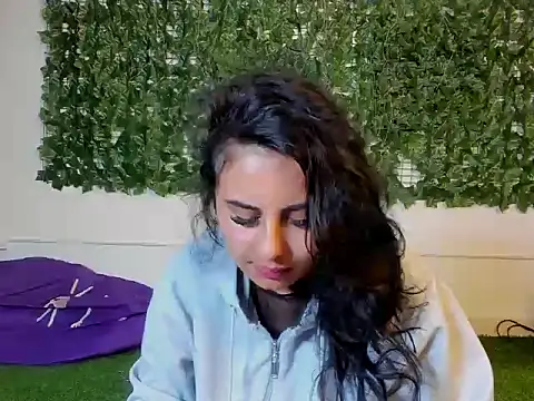 AbbyTaylorr online show from April 18, 2:10 pm