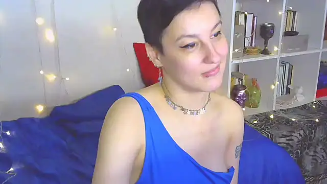 Snapshot of MartaBounty chatting on December 10, 1:32 am MartaBounty online show from December 10, 1:32 am