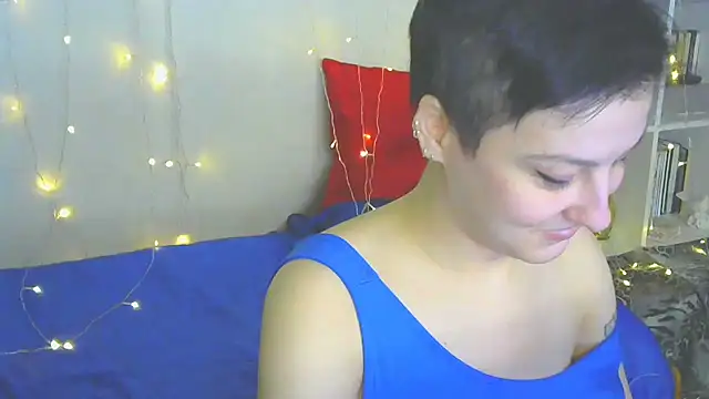 Snapshot of MartaBounty chatting on December 14, 5:47 pm MartaBounty online show from December 14, 5:47 pm