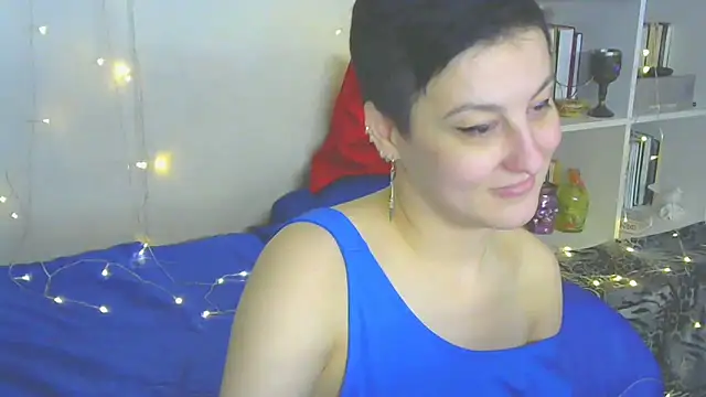 Snapshot of MartaBounty chatting on December 14, 9:02 pm MartaBounty online show from December 14, 9:02 pm