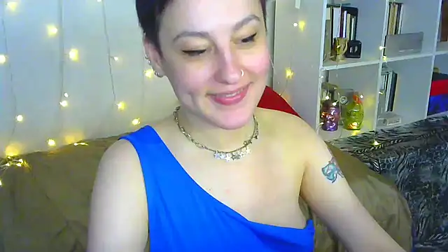 Snapshot of MartaBounty chatting on February 23, 8:17 am MartaBounty online show from February 23, 8:17 am