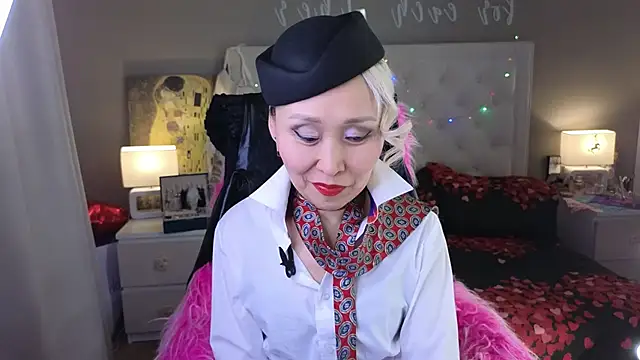 RoxalanaStar online show from March 25, 8:15 pm