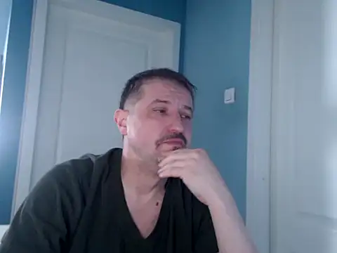 Snapshot of MisterFaithRO chatting on April 13, 9:15 am MisterFaithRO online show from April 13, 9:15 am