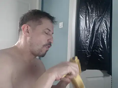 Snapshot of MisterFaithRO chatting on April 17, 11:35 am MisterFaithRO online show from April 17, 11:35 am