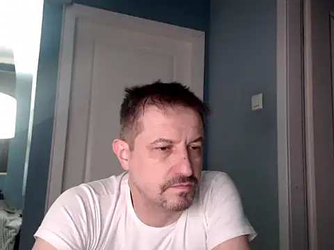 Snapshot of MisterFaithRO chatting on April 25, 9:34 pm MisterFaithRO online show from April 25, 9:34 pm