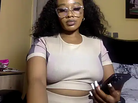 Snapshot of BOOTYBANGER24xx chatting on June 5, 9:15 am BOOTYBANGER24xx online show from June 5, 9:15 am