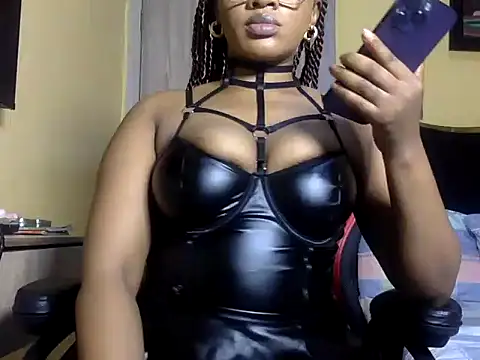 Snapshot of BOOTYBANGER24xx chatting on June 22, 9:28 am BOOTYBANGER24xx online show from June 22, 9:28 am