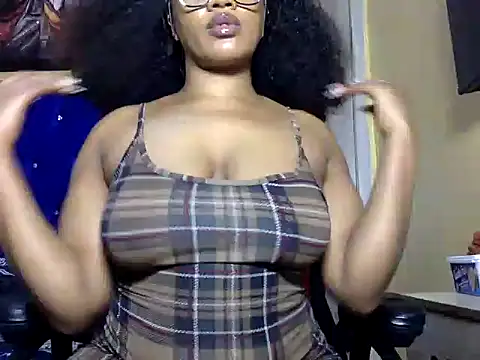 Snapshot of BOOTYBANGER24xx chatting on August 4, 9:23 am BOOTYBANGER24xx online show from August 4, 9:23 am