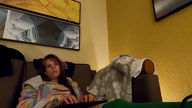 TheDaisyChaos online show from December 16, 6:32 am