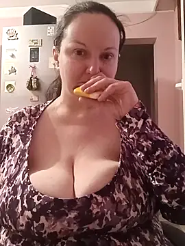 BustyLadyAlma online show from February 17, 6:43 am