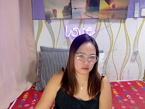 BURBERRY69 online show from March 14, 10:53 am