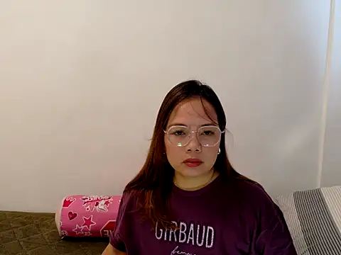 BURBERRY69 online show from April 23, 1:07 am