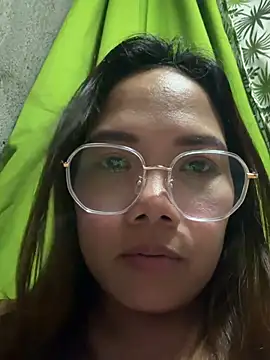 BURBERRY69 online show from June 10, 1:54 pm