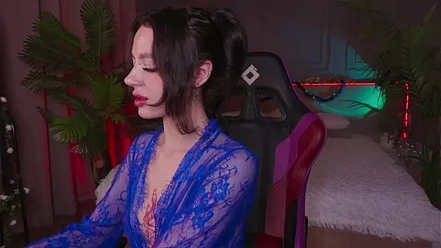 Devilinee online show from December 12, 6:57 am