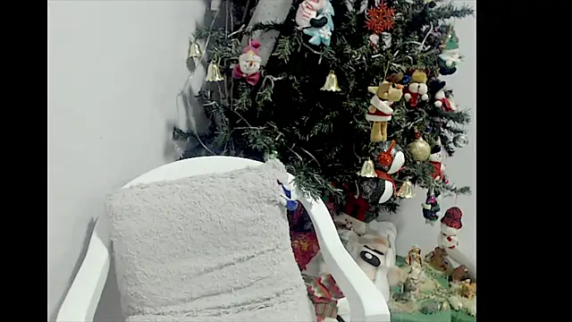 Snapshot of lizztaylor535 chatting on December 13, 3:21 pm lizztaylor535 online show from December 13, 3:21 pm