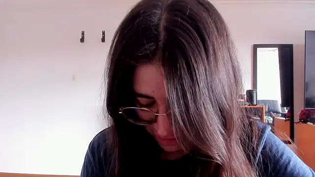 HazelKush online show from January 15, 2:10 pm