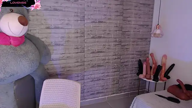 TinnaCobb online show from December 5, 4:25 pm