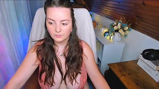 Snapshot of ErinMarshall chatting on July 8, 8:30 am ErinMarshall online show from July 8, 8:30 am
