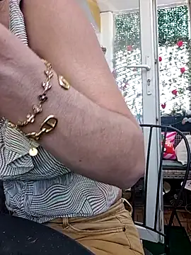 misscectito13 online show from April 10, 11:04 am