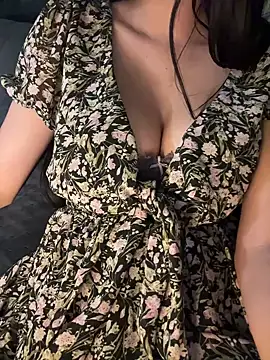 Cute crystal online show from February 4, 8:24 am