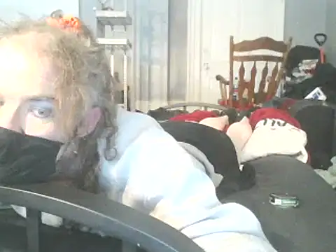 Snapshot of Valarie83 chatting on January 25, 12:48 am Valarie83 online show from January 25, 12:48 am