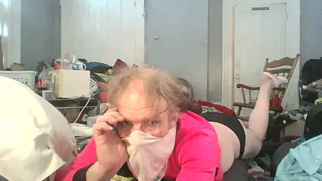Snapshot of Valarie83 chatting on February 23, 8:44 pm Valarie83 online show from February 23, 8:44 pm