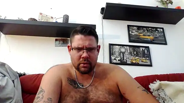 Snapshot of sexykevin17cm chatting on February 6, 3:15 pm sexykevin17cm online show from February 6, 3:15 pm